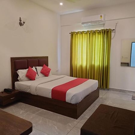 Hotel Dreams Inn Бангалор Экстерьер фото