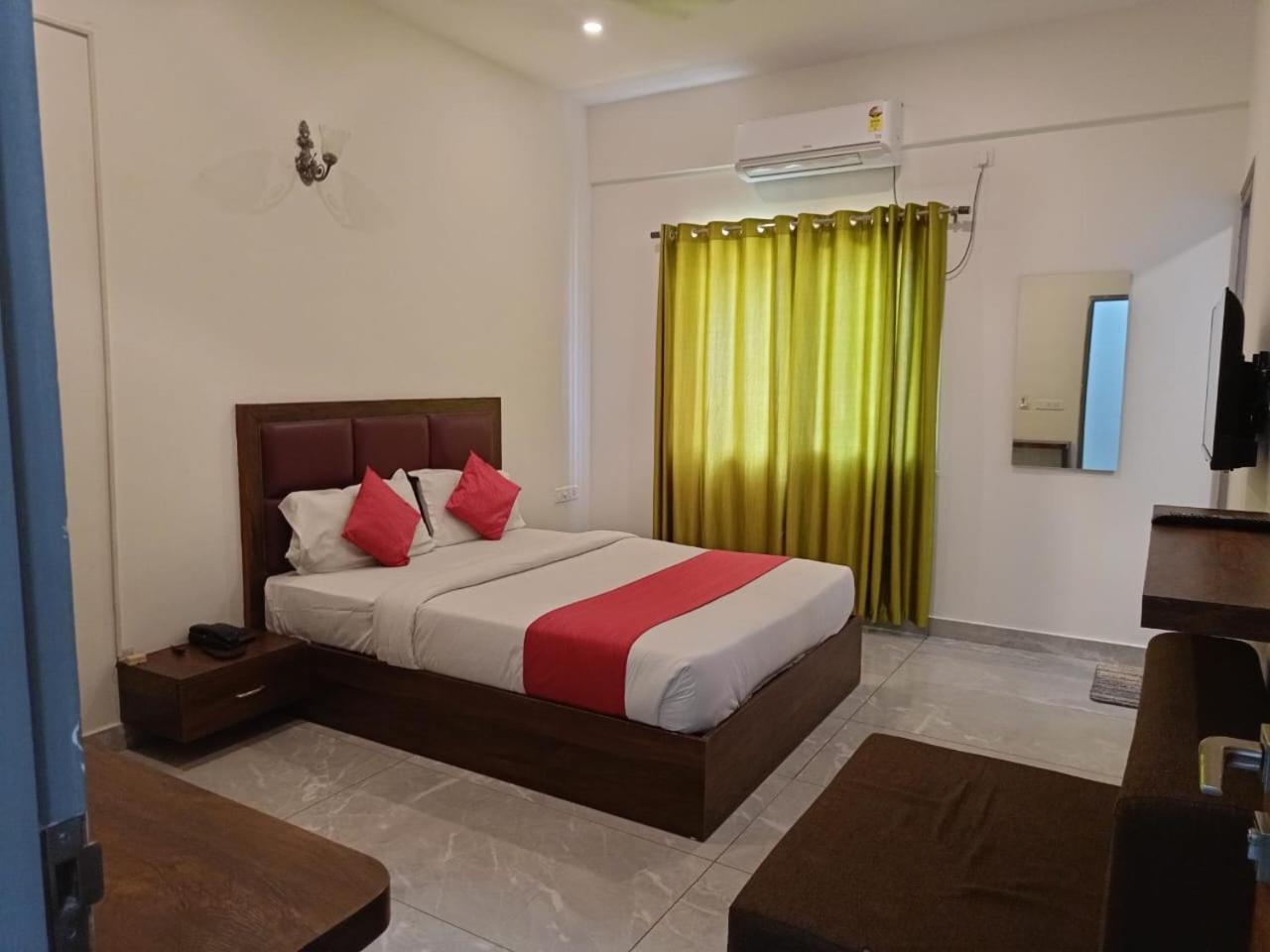 Hotel Dreams Inn Бангалор Экстерьер фото